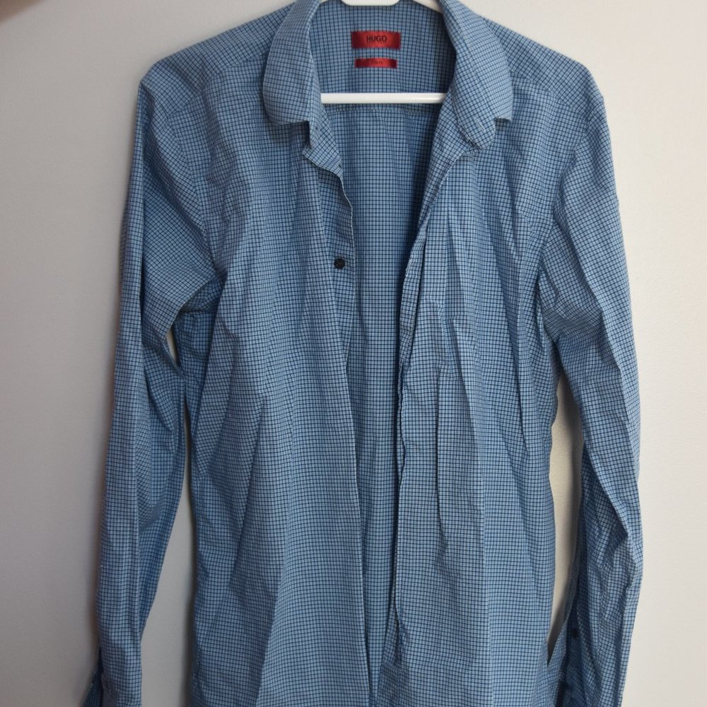 Hugo Boss Blue Button Down Size Large